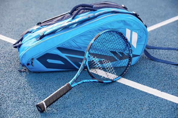 バボラ ピュアドライブ 2021 - テニス ガット おすすめ まとめ 2023